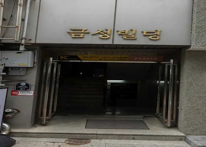 K Myeongdong First 2* Seúl